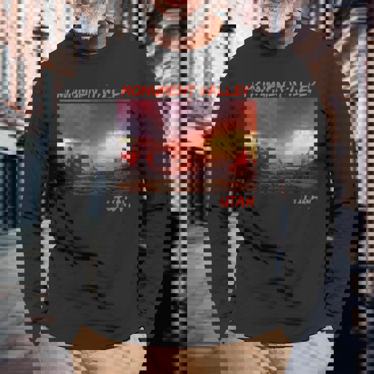 モニュメントバレーユタ州 長袖Tシャツ 高齢者への贈り物