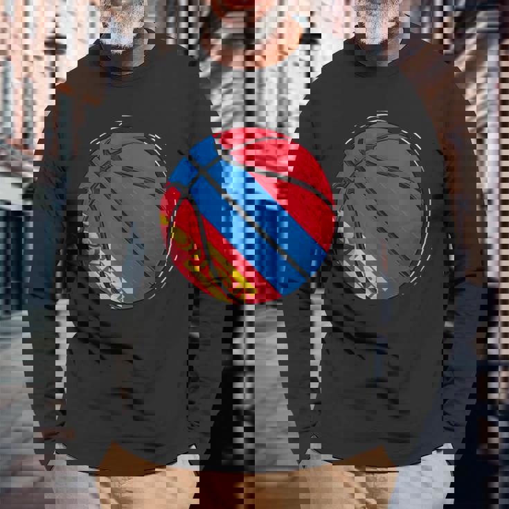 モンゴルの国旗が付いたバスケットボールボール 長袖Tシャツ 高齢者への贈り物