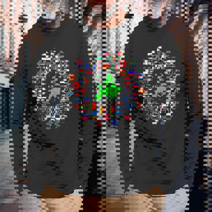 ヨーロッパ、ヨーロッパの旗、欧州連合の旗、ヨーロッパ地図。 長袖Tシャツ 高齢者への贈り物