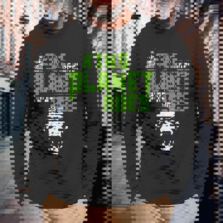 ライオンではなく猿が惑星の動物王国を握る 長袖Tシャツ 高齢者への贈り物