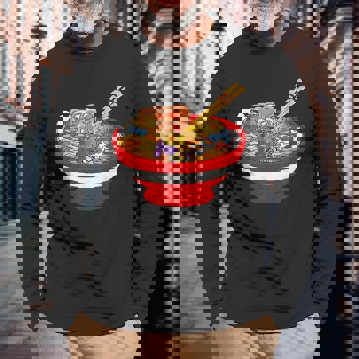 ラーメンを食べる三匹のかわいいカエルのお揃い アニメ恋人 食通 長袖Tシャツ 高齢者への贈り物