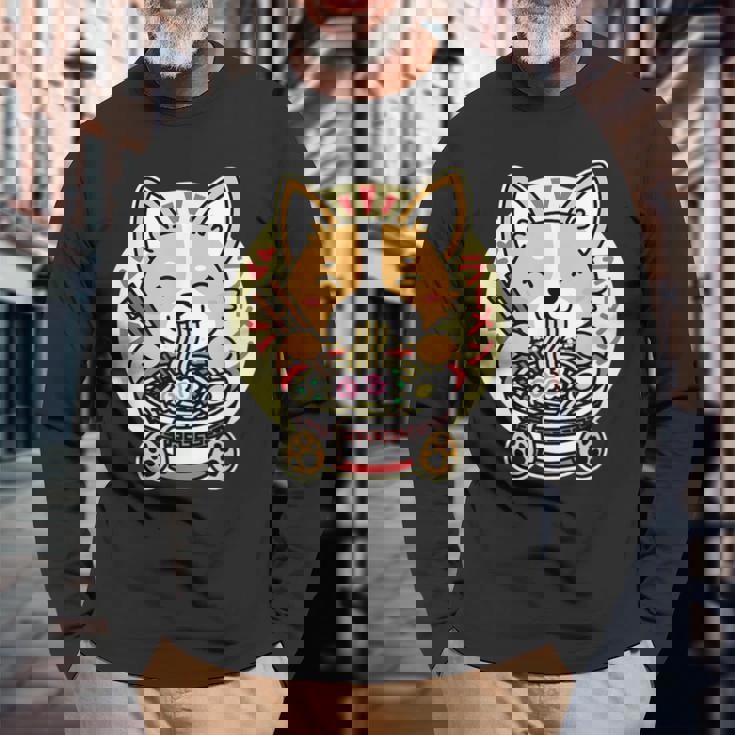 ラーメンを食べる犬 長袖Tシャツ 高齢者への贈り物