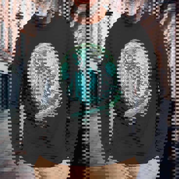 レトロ スケーター オバケ スカル スケートボード ハロウィン 不気味 スケルトン 骸骨 面白い ギフト ストリート 長袖Tシャツ 高齢者への贈り物