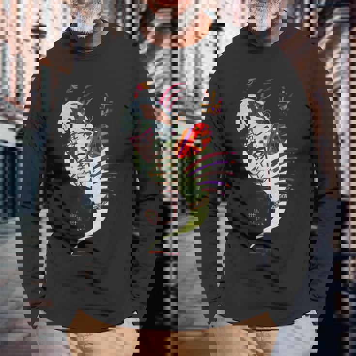 ワシリー・カンディンスキーによる白い幽霊のフィギュア1943 長袖Tシャツ 高齢者への贈り物