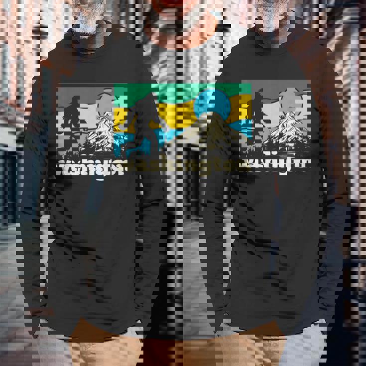 ワシントン州立大学ホームマウンテンズ ビッグフット サスカッチ イエティ ギフト 長袖Tシャツ 高齢者への贈り物