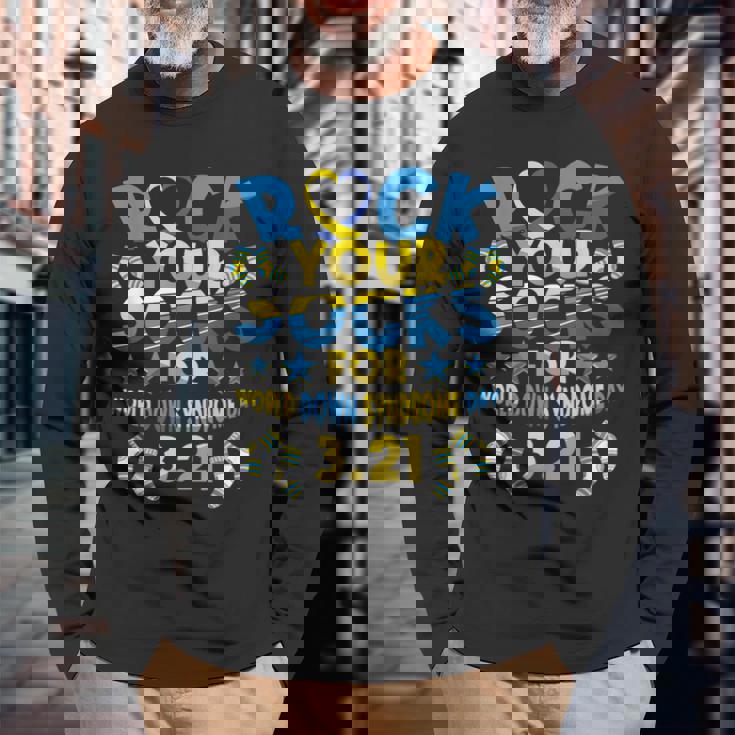 世界ダウン症デー321啓発に向けて、靴を履いて頑張ろう 長袖Tシャツ 高齢者への贈り物