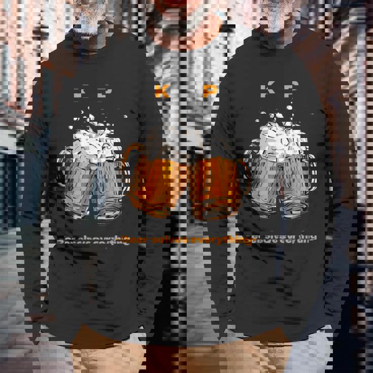 乾杯ビールは全てを解決する ビール 夏 乾杯 Kp ジョッキ 生ビール 長袖Tシャツ 高齢者への贈り物