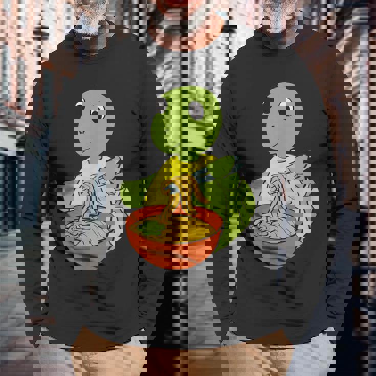 亀がラーメンを食べる 和食 長袖Tシャツ 高齢者への贈り物