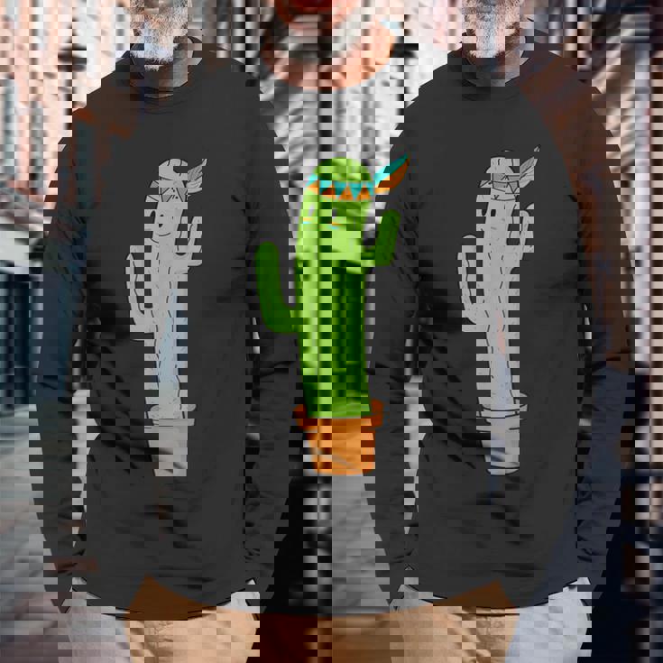 先住民のサボテンと頭飾りと羽 長袖Tシャツ 高齢者への贈り物