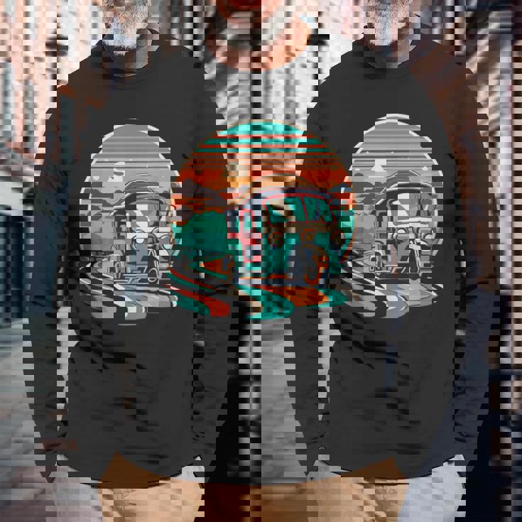 前景にアジアのトゥクトゥク 長袖Tシャツ 高齢者への贈り物