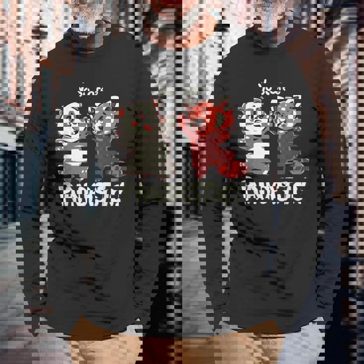 君はパンダスティックだよハイタッチのレッサーパンダとパンダ 長袖Tシャツ 高齢者への贈り物