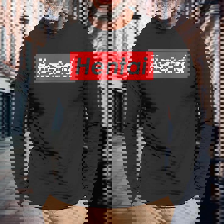 変態レッドボックスロゴ 長袖Tシャツ 高齢者への贈り物