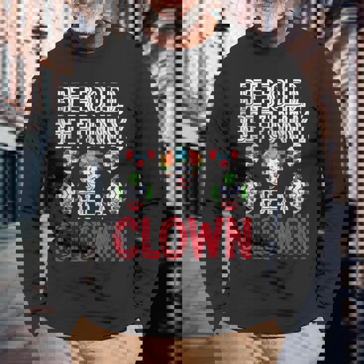 大胆になれ、面白くなりまくれ 長袖Tシャツ 高齢者への贈り物