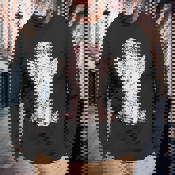 天使の羽を持つ膝の上の美的天使を祈る 長袖Tシャツ 高齢者への贈り物