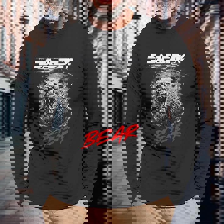 子グマを守る自慢のパパベア 長袖Tシャツ 高齢者への贈り物