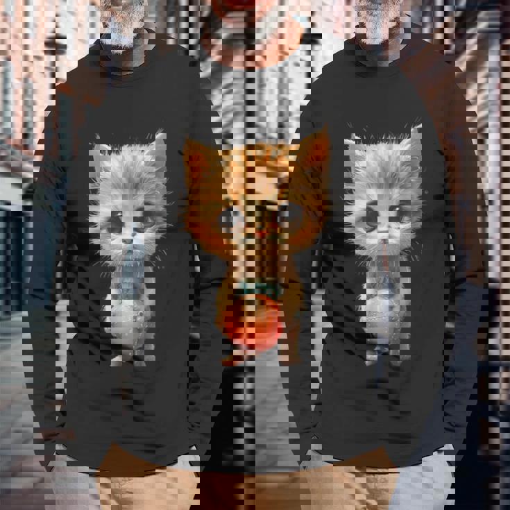 子猫、茶トラ、かわいい、おもしろい、癒し、ビーチ、ボール、砂浜、夏、海、ビーチボール、可愛い 長袖Tシャツ 高齢者への贈り物