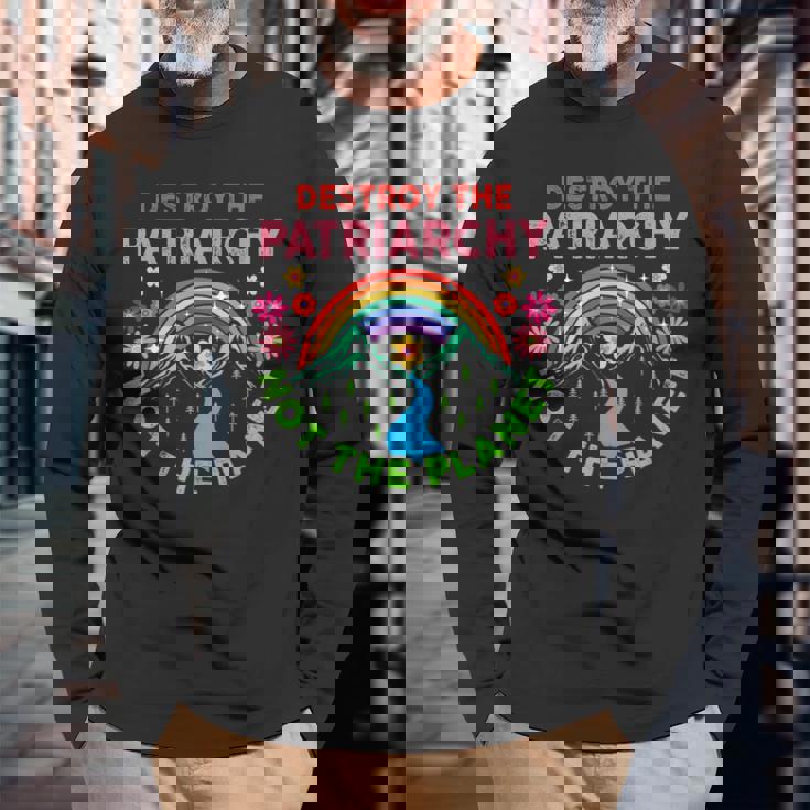 家父長制を破壊するのは地球ではない フェミニストへの贈り物 フェミニズム 長袖Tシャツ 高齢者への贈り物