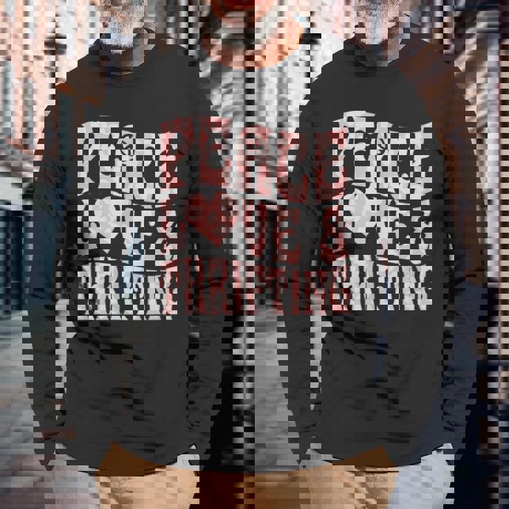 平和の愛と倹約心と平和のシンボル。 長袖Tシャツ 高齢者への贈り物