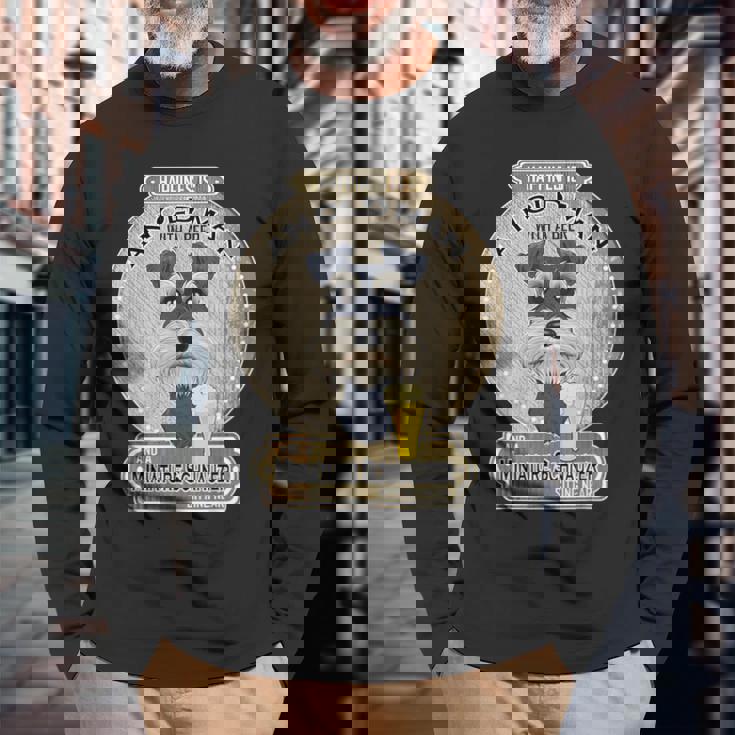 幸せはビールを持った老人にある ミニチュア・シュナウザー 長袖Tシャツ 高齢者への贈り物