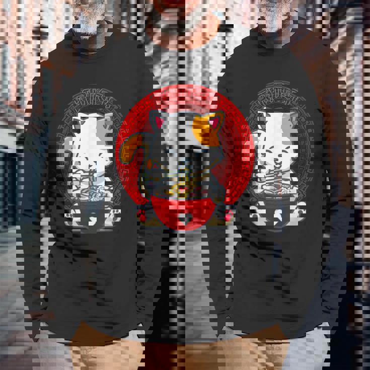 日本のカワイイ アニメ 猫 麺丼 猫 ラーメンを食べる 長袖Tシャツ 高齢者への贈り物