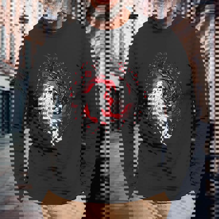 日本の陰陽鯉のアート。 長袖Tシャツ 高齢者への贈り物