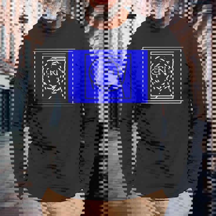 核研究のためのヨーロッパ組織 Cernフラッグ 長袖Tシャツ 高齢者への贈り物