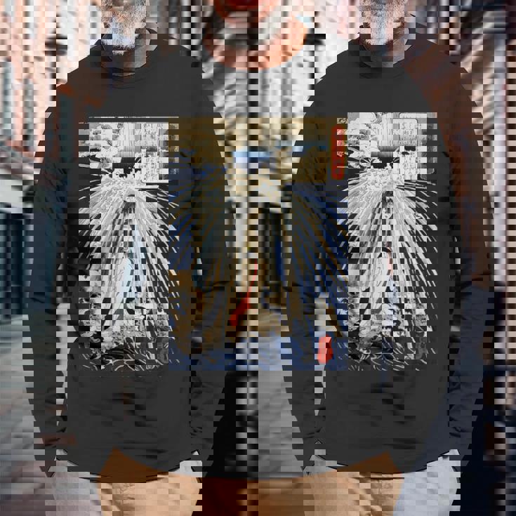 歌川国芳作 塔ノ沢の滝の下の初花 長袖Tシャツ 高齢者への贈り物