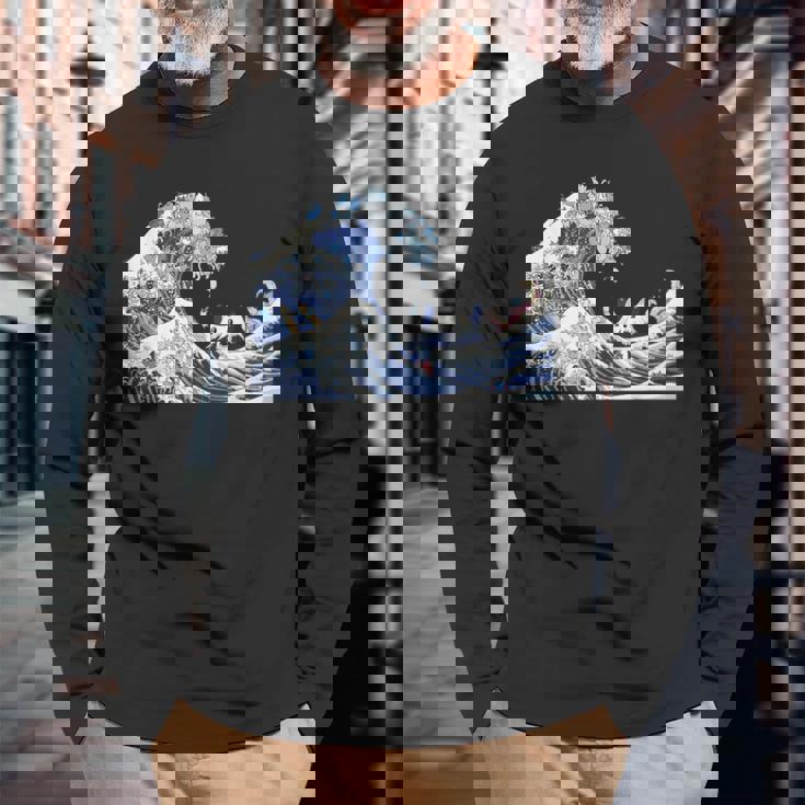 猫がサーフィンをする神奈川の大波 面白い猫の波 かわいい猫、猫好き、かわいい猫 長袖Tシャツ 高齢者への贈り物