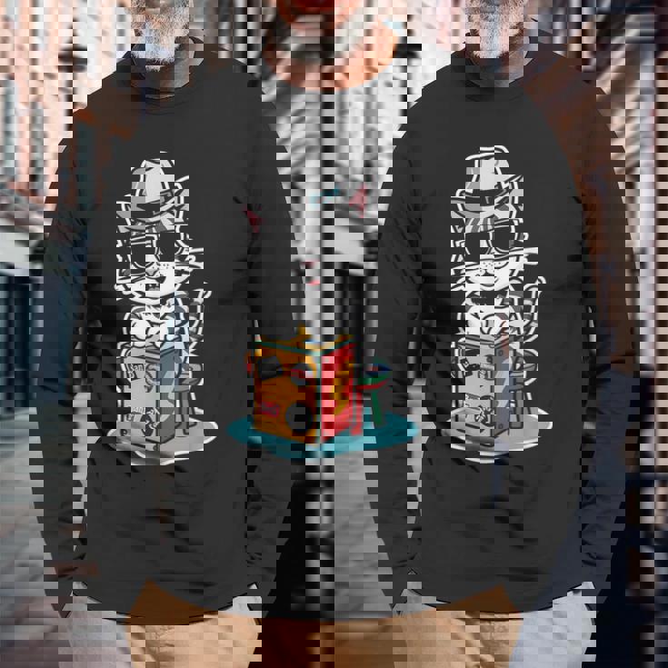 猫が奏でるカホン楽器 長袖Tシャツ 高齢者への贈り物