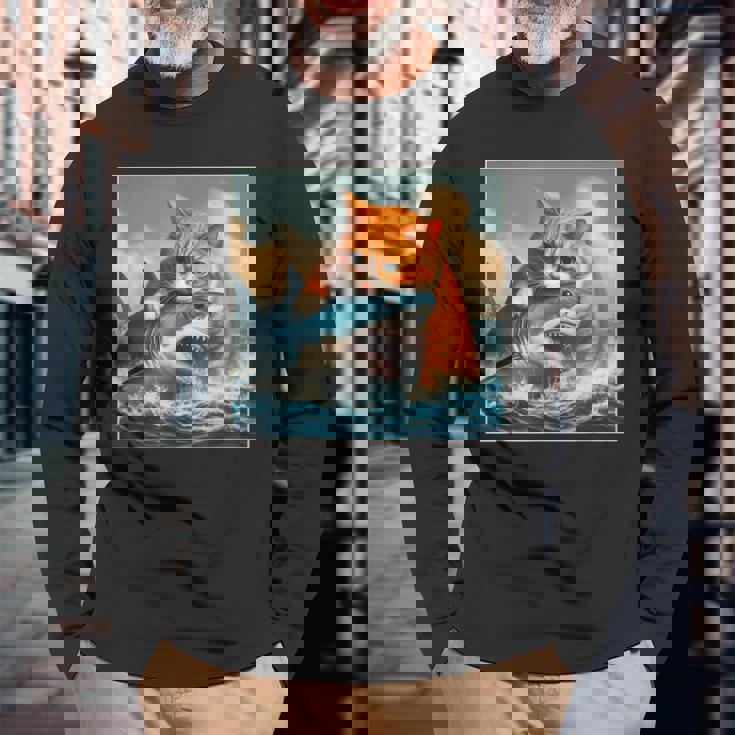 猫のサメ、面白い猫がサメを噛むサメ、サメと猫 長袖Tシャツ 高齢者への贈り物