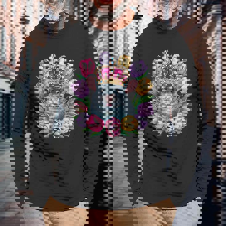 王冠とカラフルなチューリップを持つかわいいチンチラ 長袖Tシャツ 高齢者への贈り物