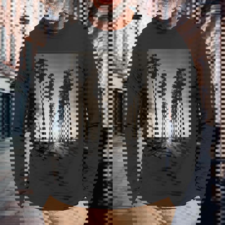 白黒写真 ヤシの木の夕日 ビンテージ写真 長袖Tシャツ 高齢者への贈り物