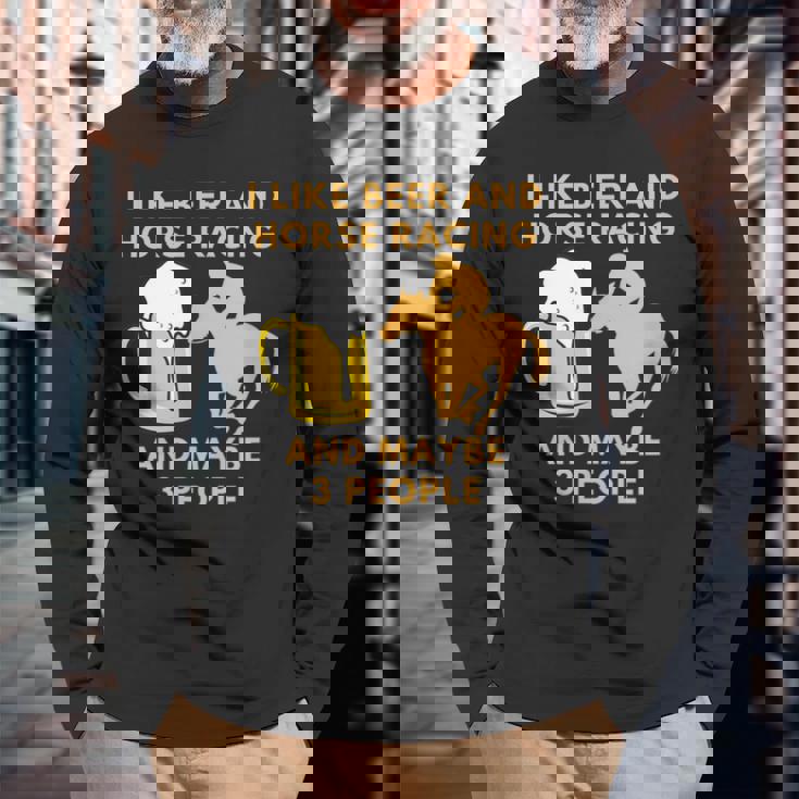 私はビールと競馬が好きで、多分3人の面白い贈り物が好きです 長袖Tシャツ 高齢者への贈り物