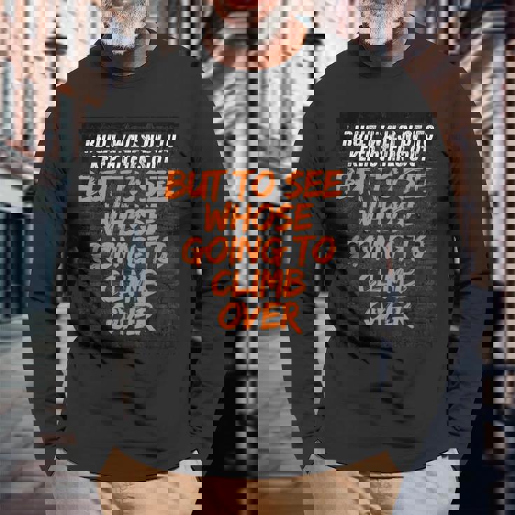 私は他の人を締め出すのではなく、見るために壁を作りました。 長袖Tシャツ 高齢者への贈り物