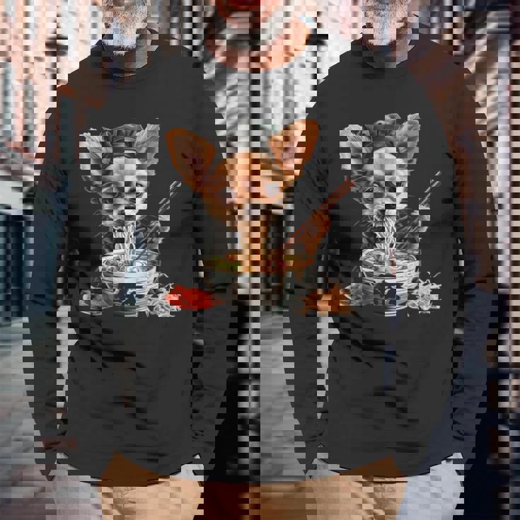 空手犬のチワワがラーメンを食べる、日本、面白いラーメン 長袖Tシャツ 高齢者への贈り物