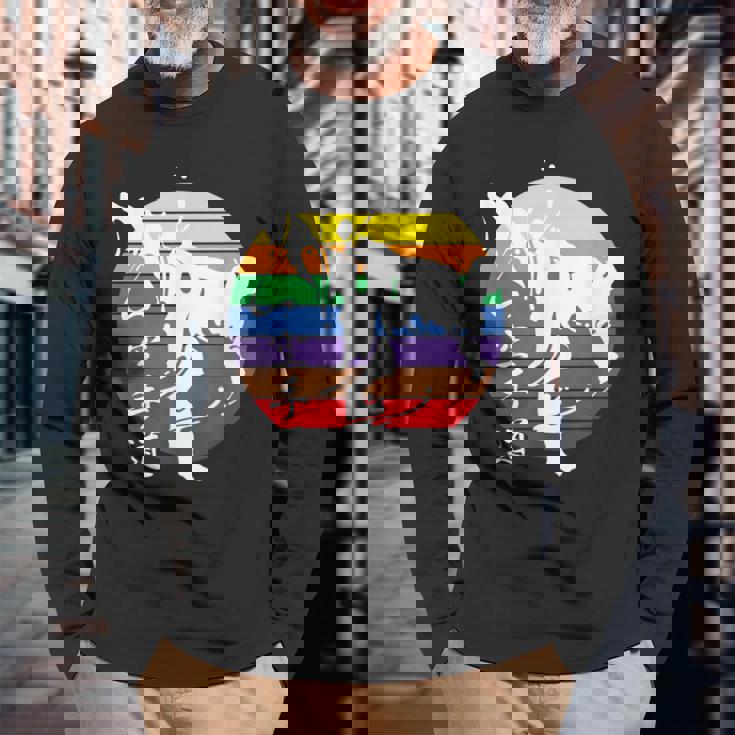 空手道 すべての帯色 横蹴 格闘技 スポーツ 運動選手 空手選手 長袖Tシャツ 高齢者への贈り物