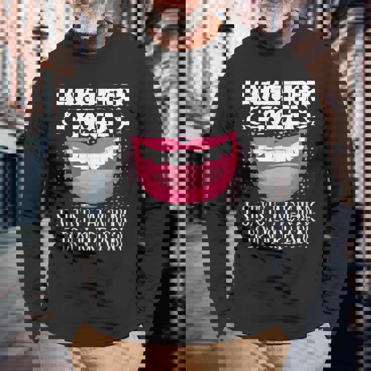 笑いヨガは理由もなくただ笑うだけの瞑想 長袖Tシャツ 高齢者への贈り物