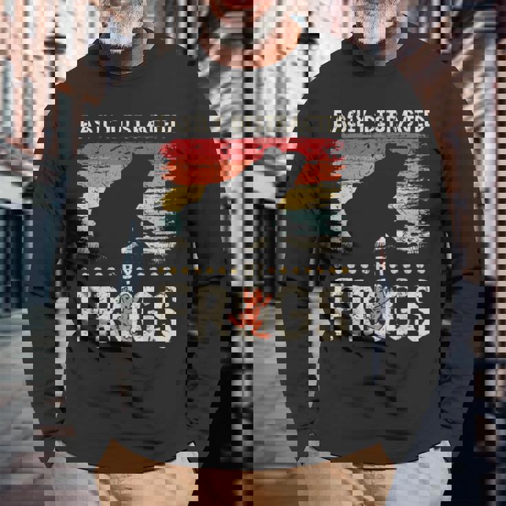 簡単に気を散らせるカエルのヴィンテージなカエル愛好家。 長袖Tシャツ 高齢者への贈り物