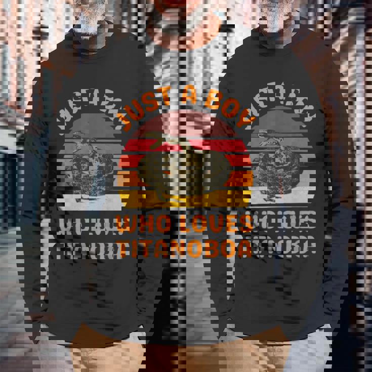 絶滅した大蛇ティタノボアを愛するただの少年 長袖Tシャツ 高齢者への贈り物