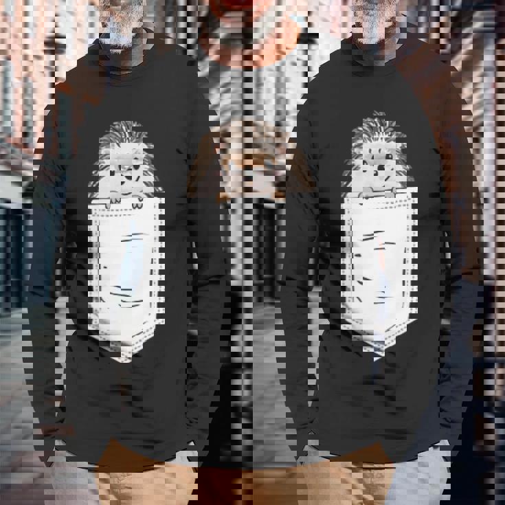 胸ポケットに入ったハリネズミ 衣類 ハリネズミ ギフト 長袖Tシャツ 高齢者への贈り物