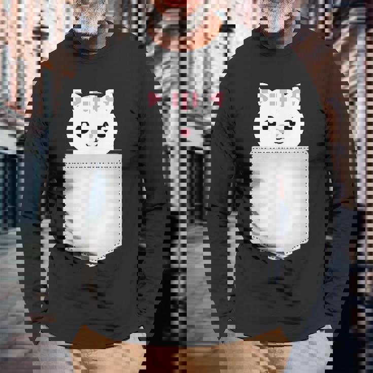 胸ポケットの猫 長袖Tシャツ 高齢者への贈り物