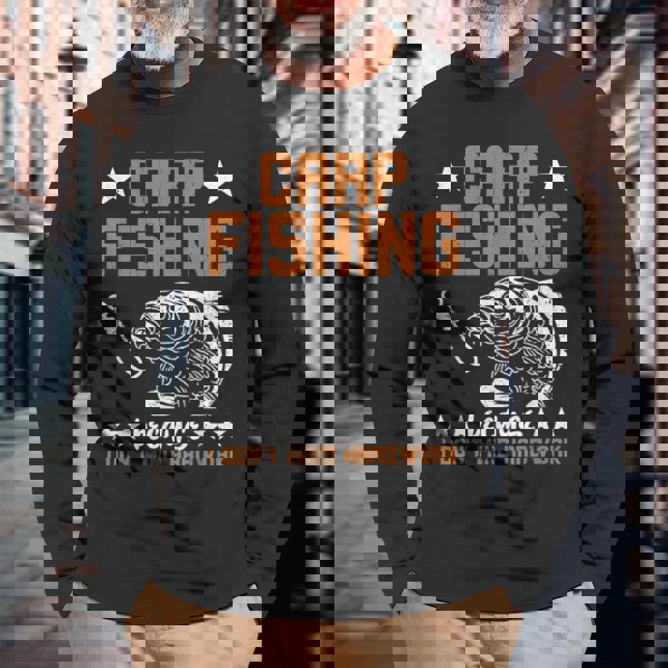 苦労をいとわないからこそのカープフィッシング 長袖Tシャツ 高齢者への贈り物