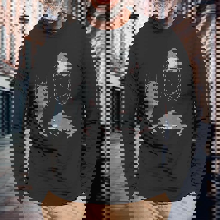 袋に入った魚 ナマズ 長袖Tシャツ 高齢者への贈り物