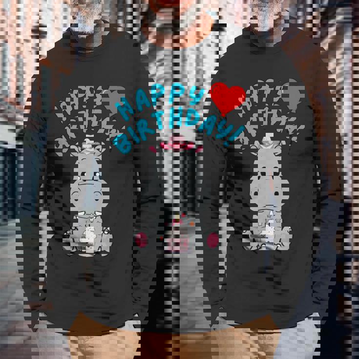 誕生日おめでとうギフト かわいいカバが彼女の誕生日を祝います 長袖Tシャツ 高齢者への贈り物