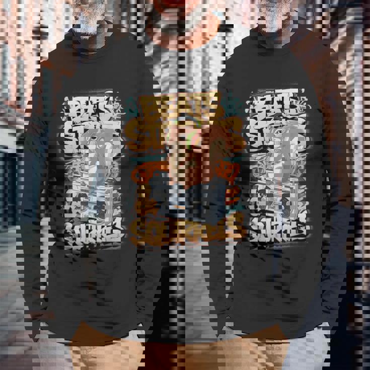 都市公園の都会のリス スタイリッシュで楽しいどんぐりアドベンチャー 長袖Tシャツ 高齢者への贈り物