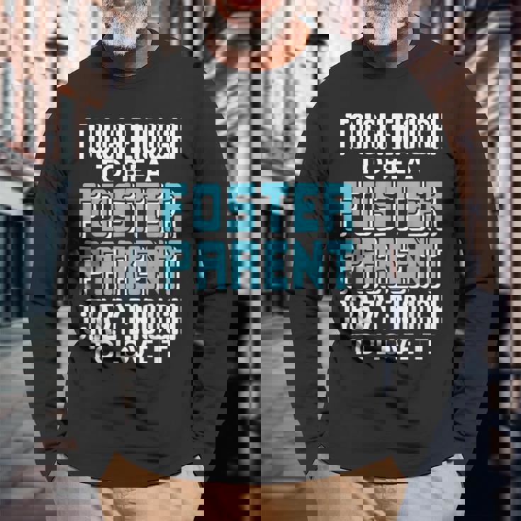 里親になるには十分な強さと情熱 長袖Tシャツ 高齢者への贈り物