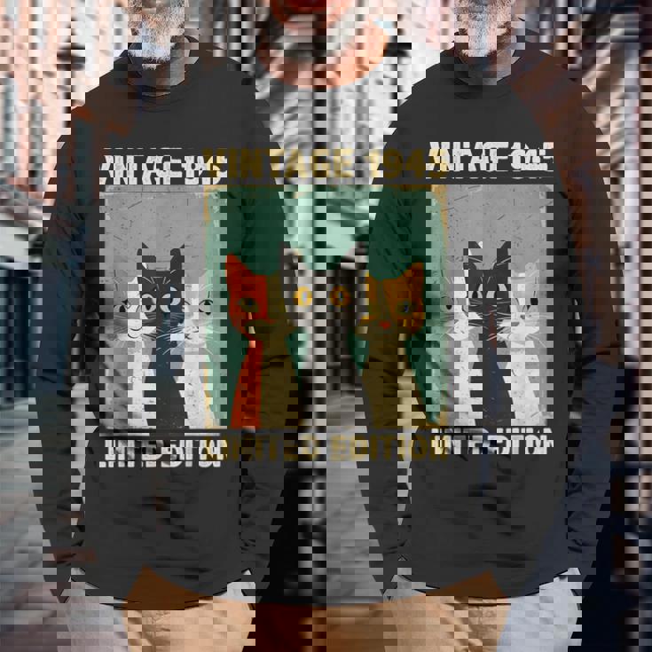 面白い 80歳 ギフト ヴィンテージ 1945 猫好き 80歳の誕生日 長袖Tシャツ 高齢者への贈り物