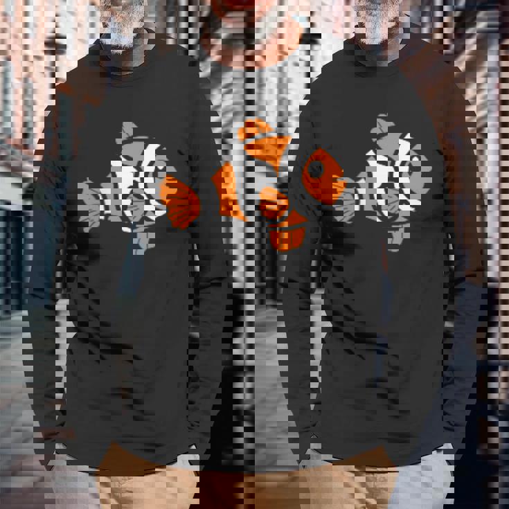 面白いカクレクマノミ シンプルで小さいかわいいカクレクマノミ 長袖Tシャツ 高齢者への贈り物