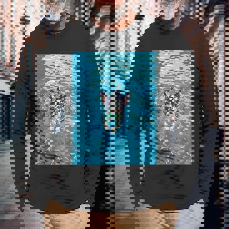 面白いボストンテリア プールで泳ぐ かわいい犬 ママ お父さん 長袖Tシャツ 高齢者への贈り物