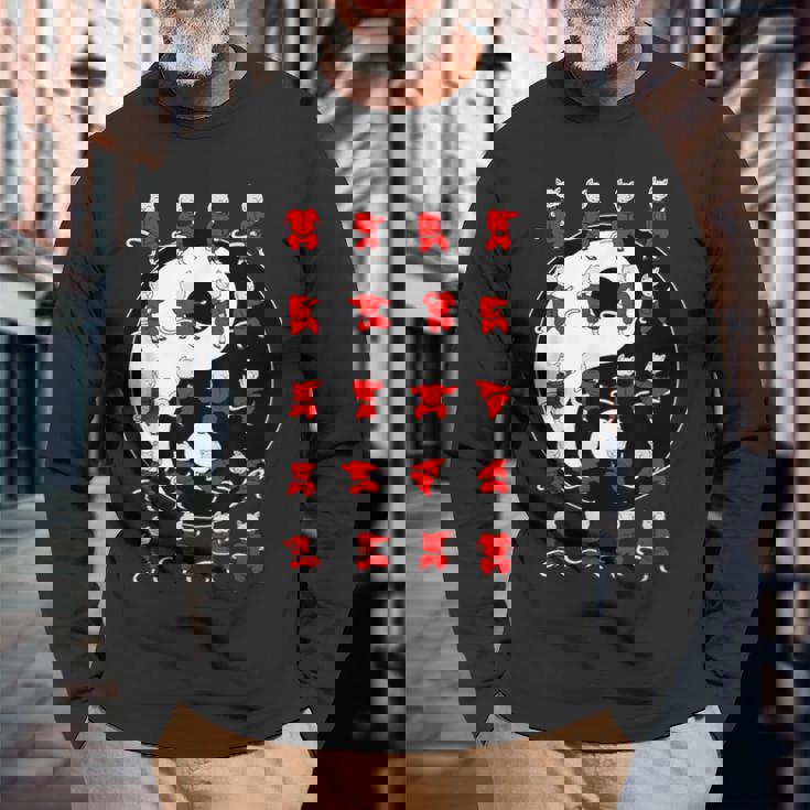 面白い太極拳猫が陰陽のデザインを動かす 長袖Tシャツ 高齢者への贈り物